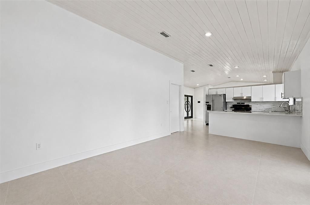 For Sale: $790,000 (4 beds, 2 baths, 1991 Square Feet)