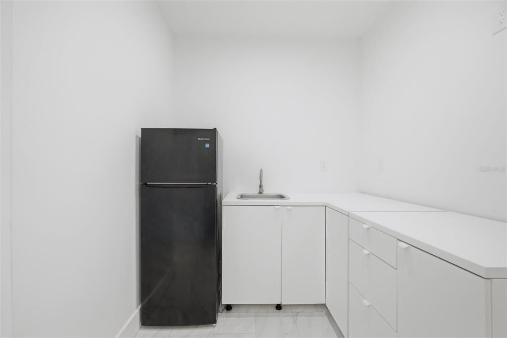 For Sale: $790,000 (4 beds, 2 baths, 1991 Square Feet)