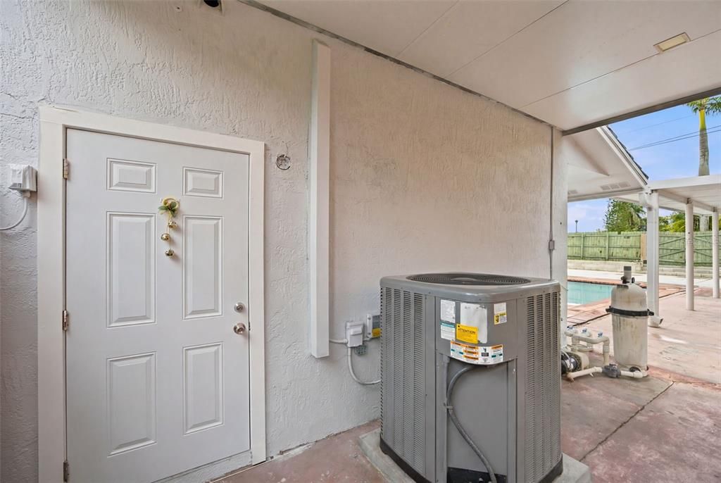 For Sale: $790,000 (4 beds, 2 baths, 1991 Square Feet)