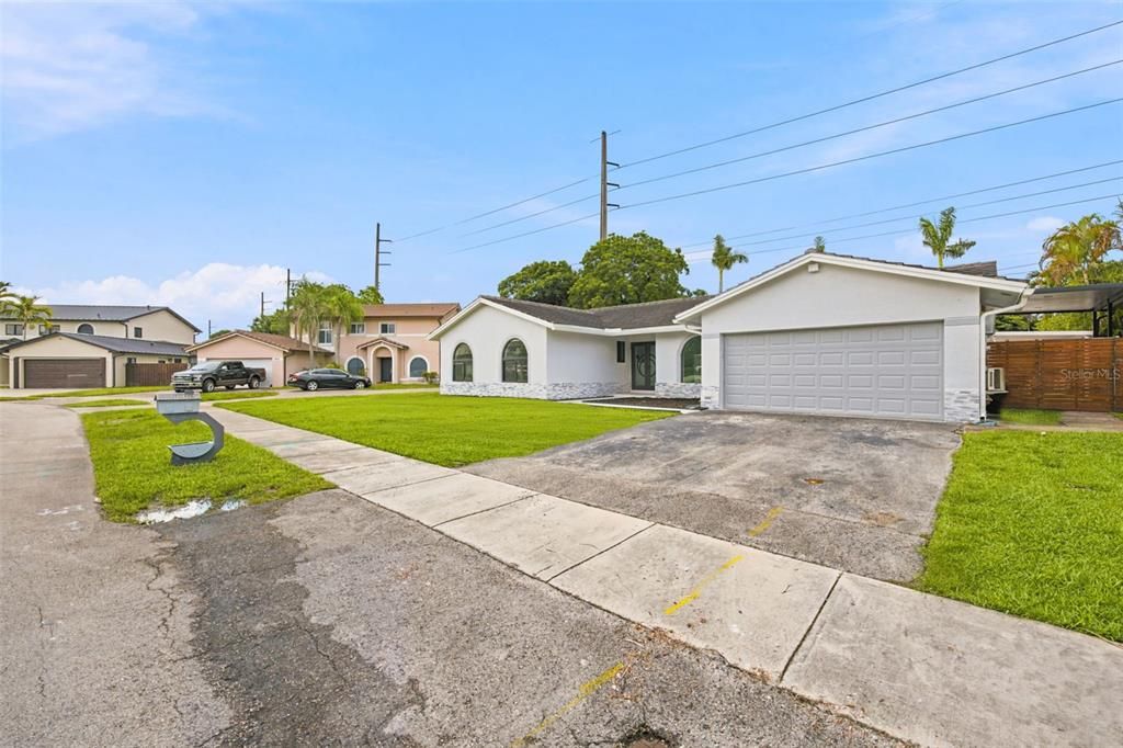 For Sale: $790,000 (4 beds, 2 baths, 1991 Square Feet)