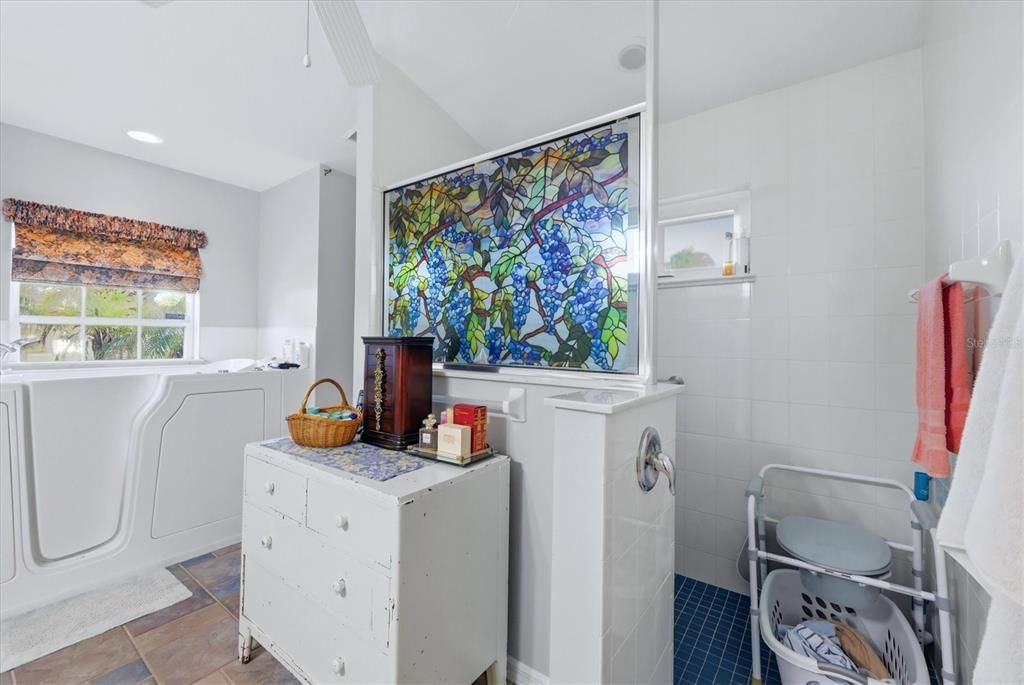 For Sale: $445,000 (3 beds, 2 baths, 2279 Square Feet)