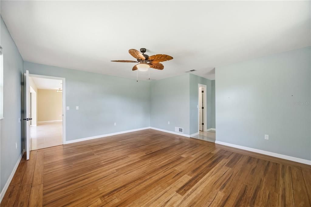 For Sale: $450,000 (3 beds, 2 baths, 1991 Square Feet)