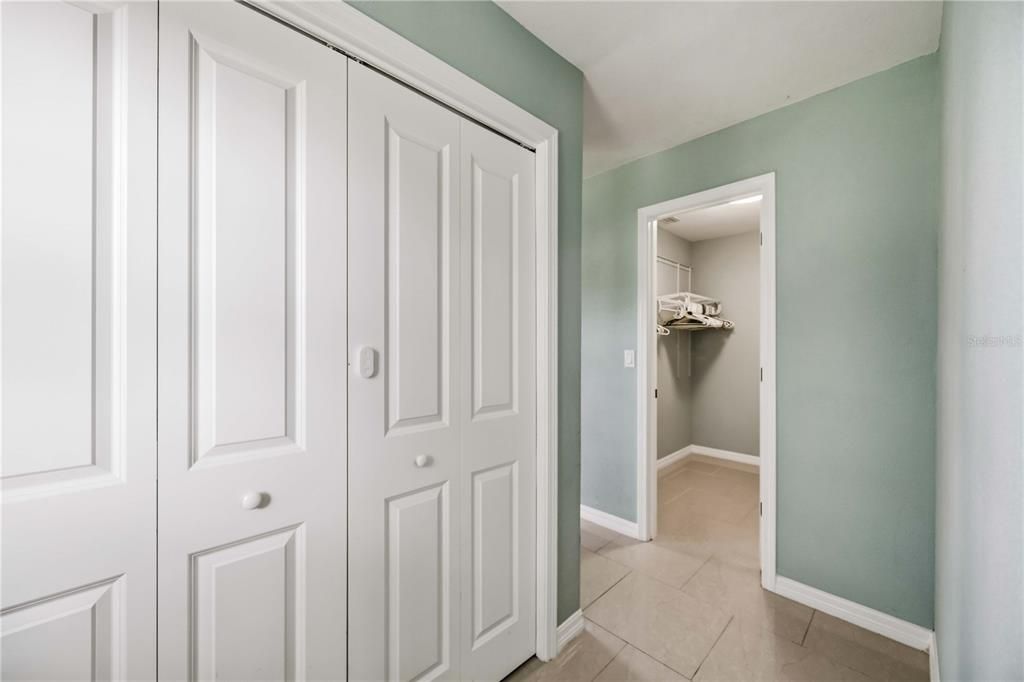 For Sale: $450,000 (3 beds, 2 baths, 1991 Square Feet)