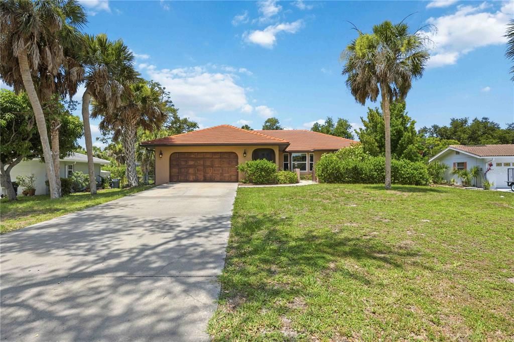 For Sale: $450,000 (3 beds, 2 baths, 1991 Square Feet)