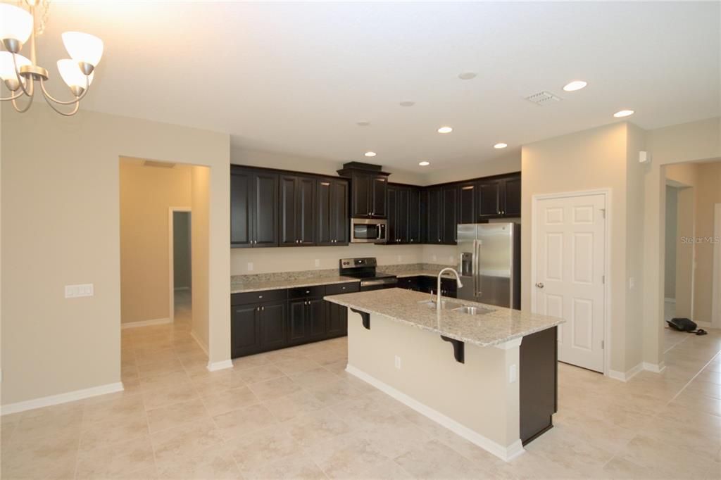 For Rent: $2,600 (3 beds, 2 baths, 2076 Square Feet)