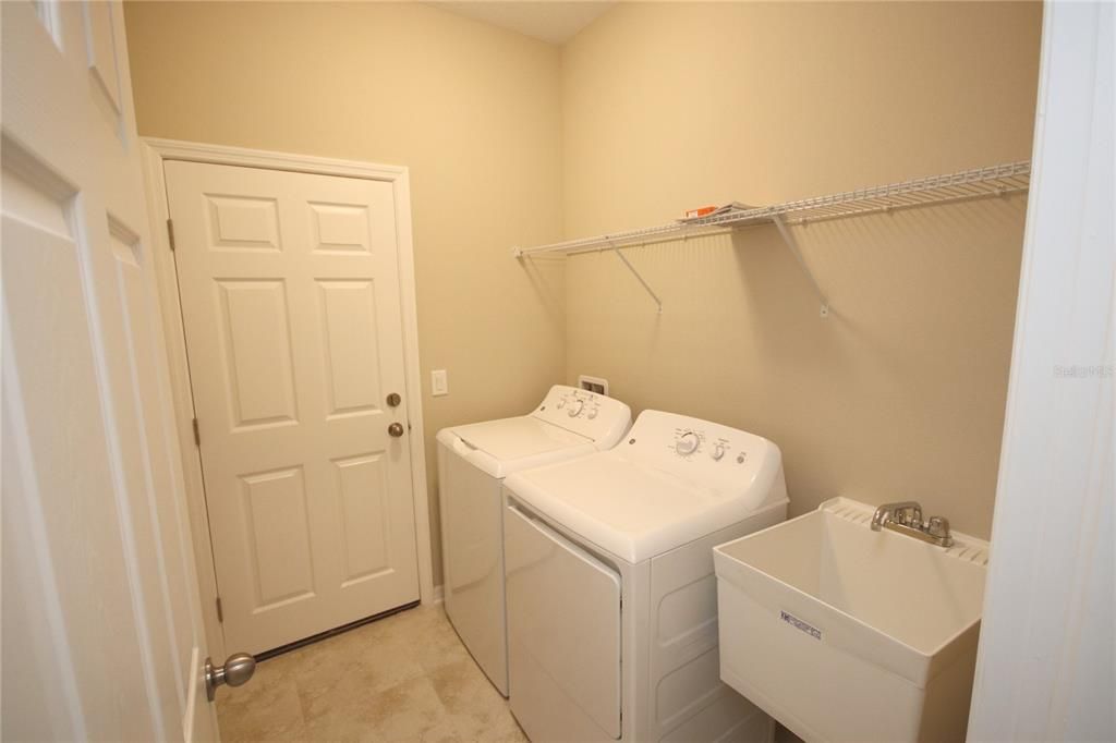 For Rent: $2,600 (3 beds, 2 baths, 2076 Square Feet)