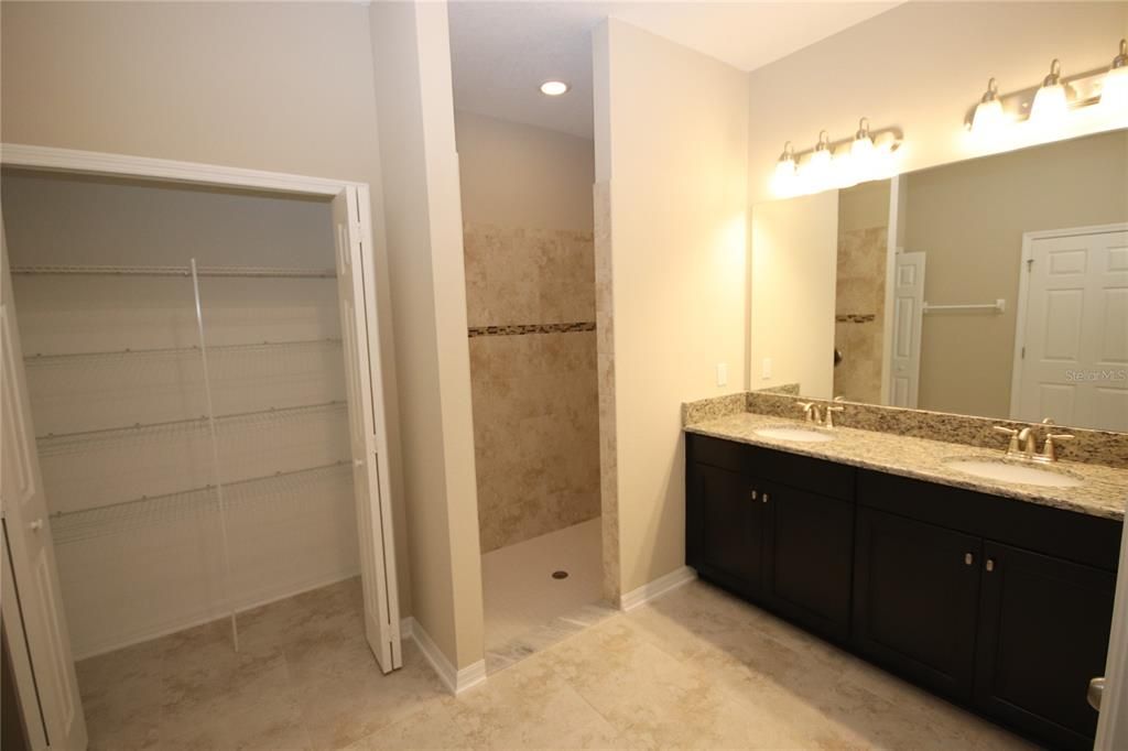 For Rent: $2,600 (3 beds, 2 baths, 2076 Square Feet)