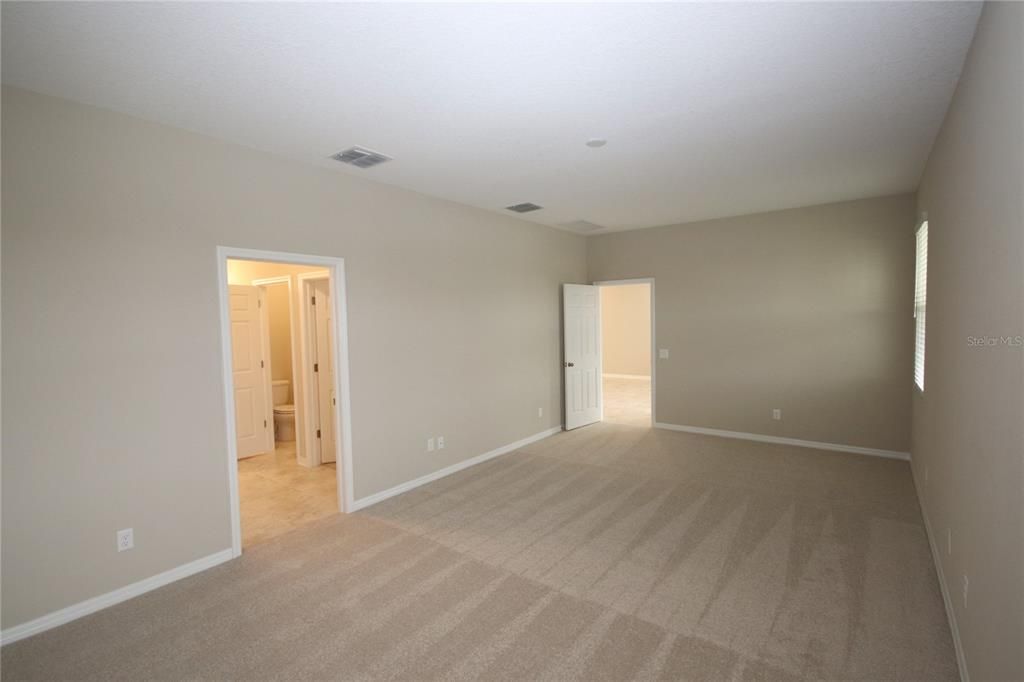 For Rent: $2,600 (3 beds, 2 baths, 2076 Square Feet)