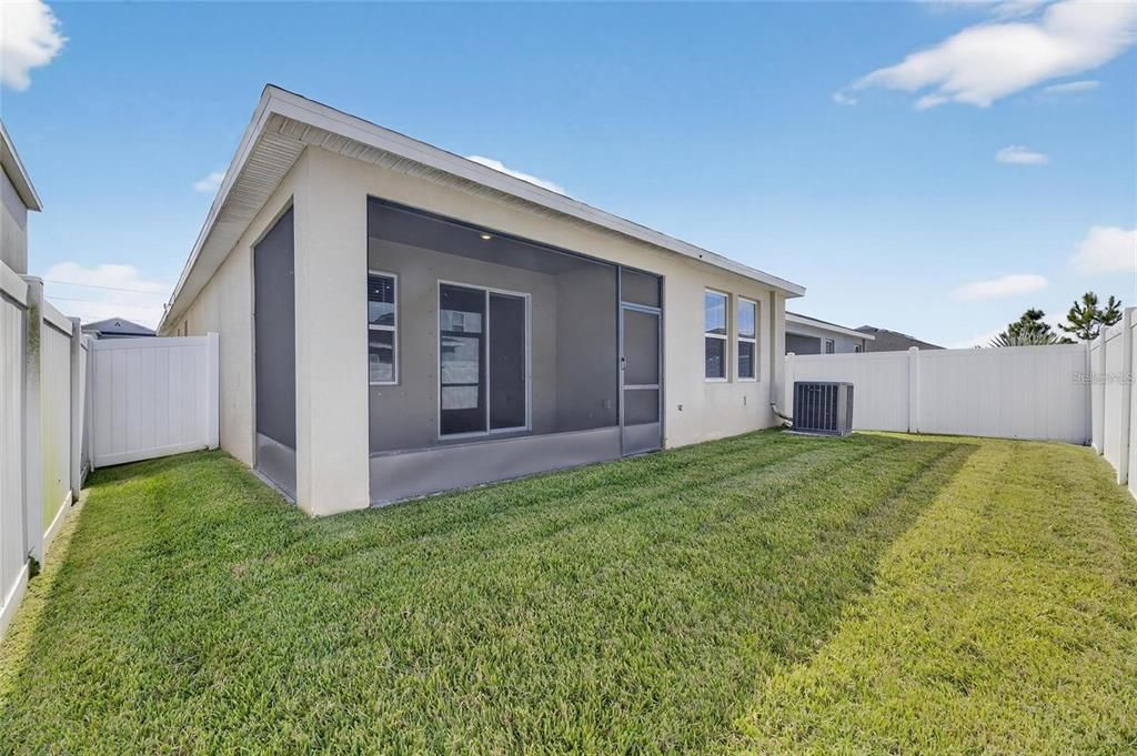 For Rent: $2,400 (4 beds, 2 baths, 1612 Square Feet)