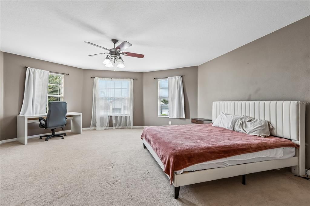 En Venta: $549,990 (5 camas, 3 baños, 3139 Pies cuadrados)