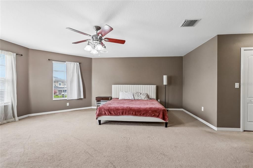 En Venta: $549,990 (5 camas, 3 baños, 3139 Pies cuadrados)