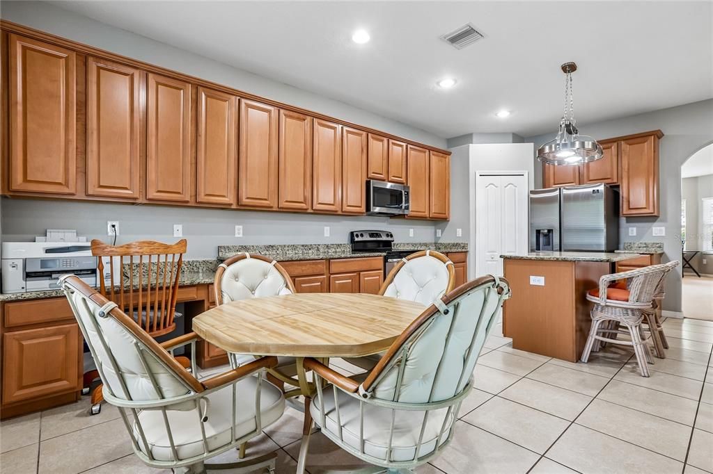 En Venta: $549,990 (5 camas, 3 baños, 3139 Pies cuadrados)