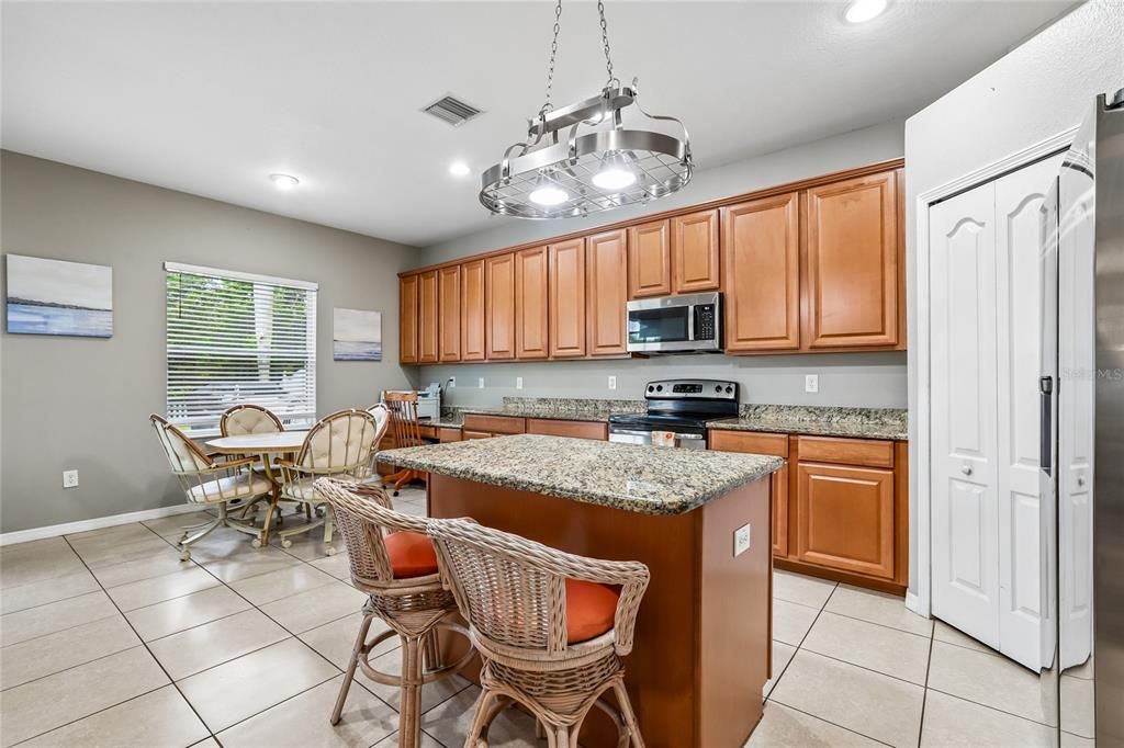 En Venta: $549,990 (5 camas, 3 baños, 3139 Pies cuadrados)