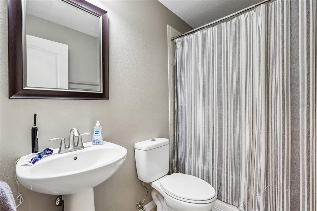 En Venta: $549,990 (5 camas, 3 baños, 3139 Pies cuadrados)