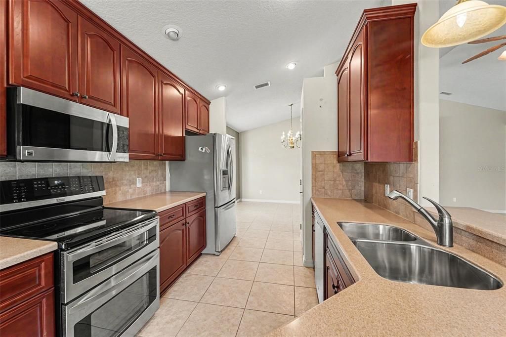 En Venta: $300,000 (3 camas, 2 baños, 2170 Pies cuadrados)