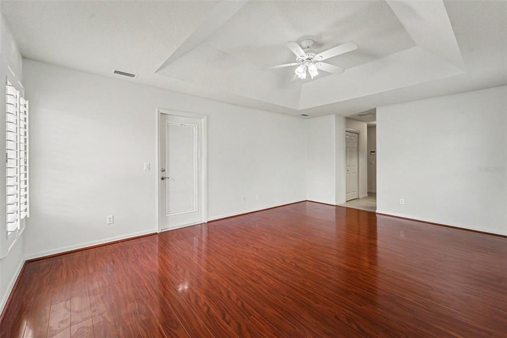 En Venta: $300,000 (3 camas, 2 baños, 2170 Pies cuadrados)