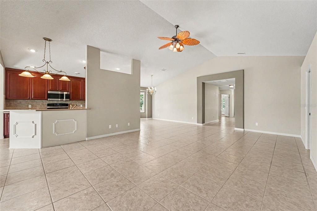 En Venta: $300,000 (3 camas, 2 baños, 2170 Pies cuadrados)
