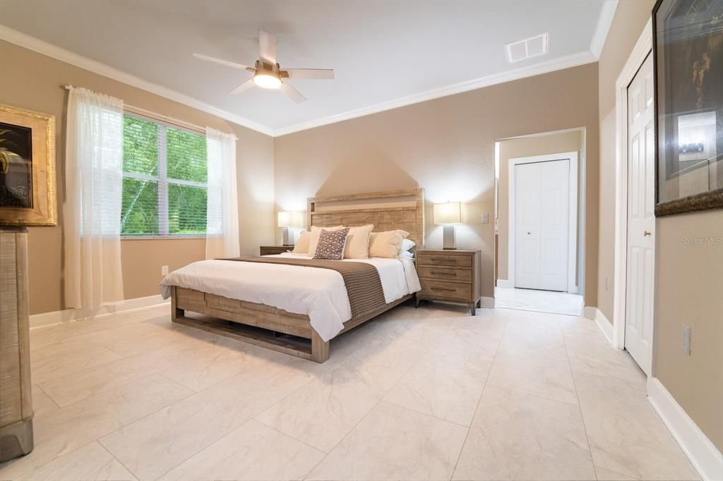 For Sale: $399,000 (4 beds, 2 baths, 2039 Square Feet)