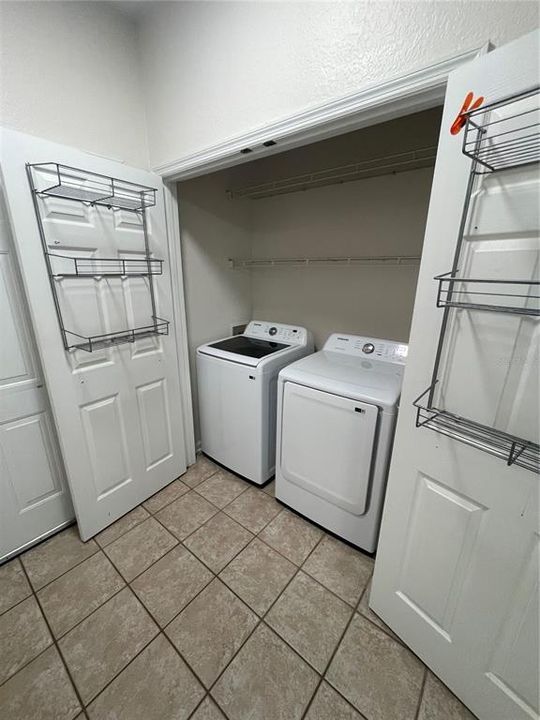 В аренду: $1,900 (3 спален, 2 ванн, 1276 Квадратных фут)