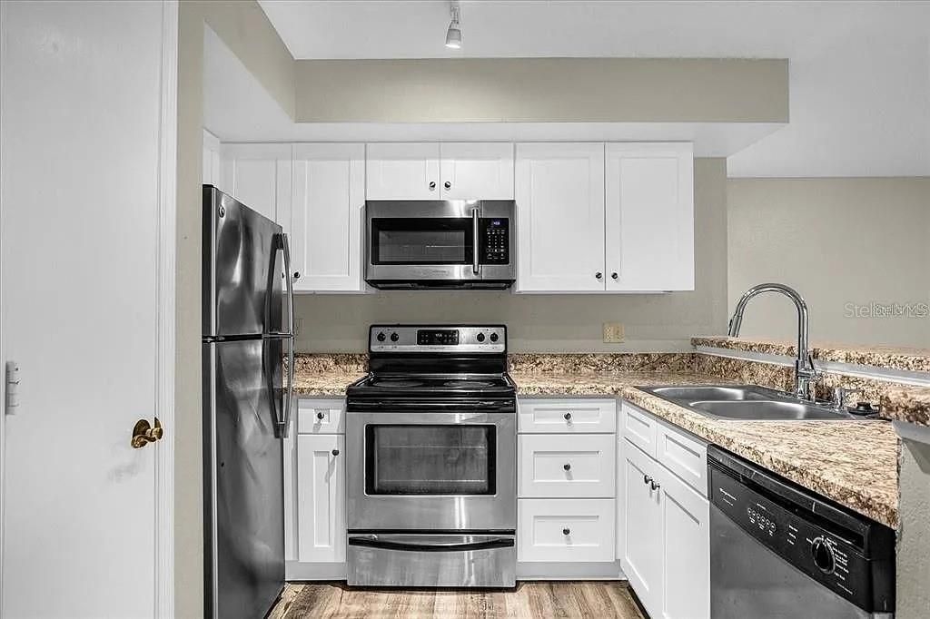 For Rent: $1,799 (2 beds, 2 baths, 1133 Square Feet)