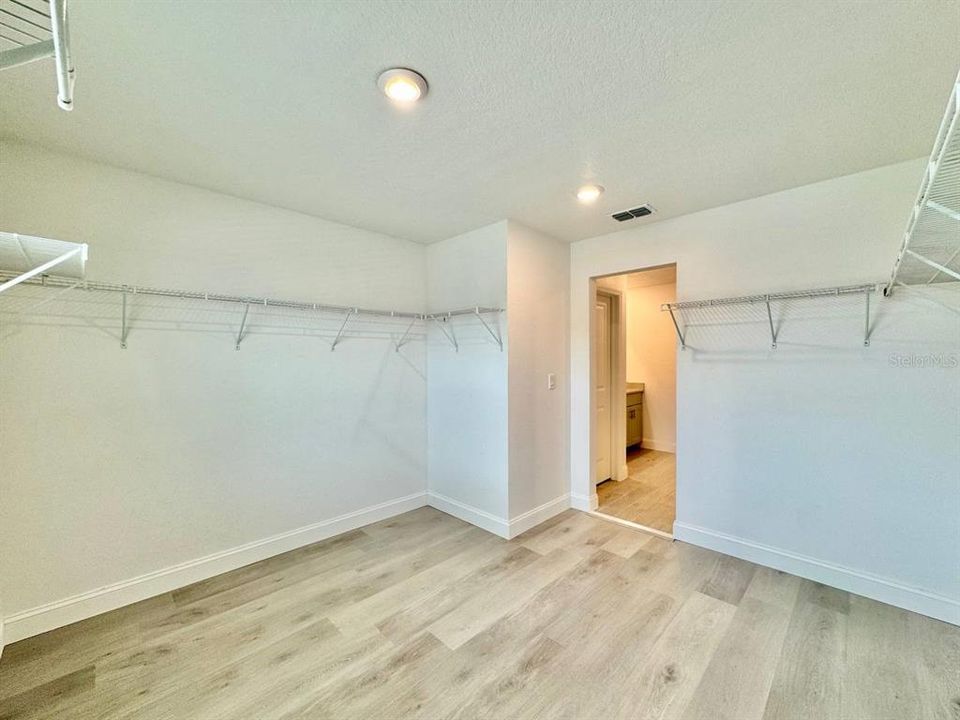 For Rent: $2,500 (4 beds, 2 baths, 2340 Square Feet)
