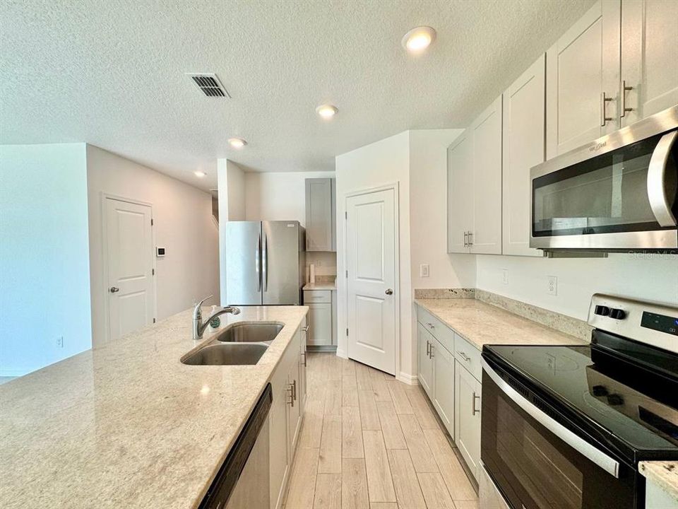 For Rent: $2,500 (4 beds, 2 baths, 2340 Square Feet)