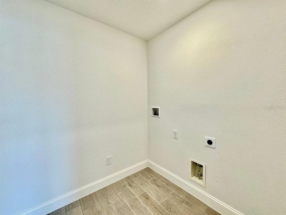 For Rent: $2,500 (4 beds, 2 baths, 2340 Square Feet)