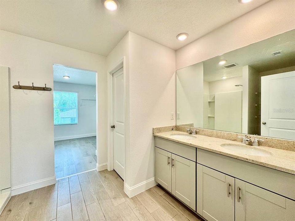 For Rent: $2,500 (4 beds, 2 baths, 2340 Square Feet)