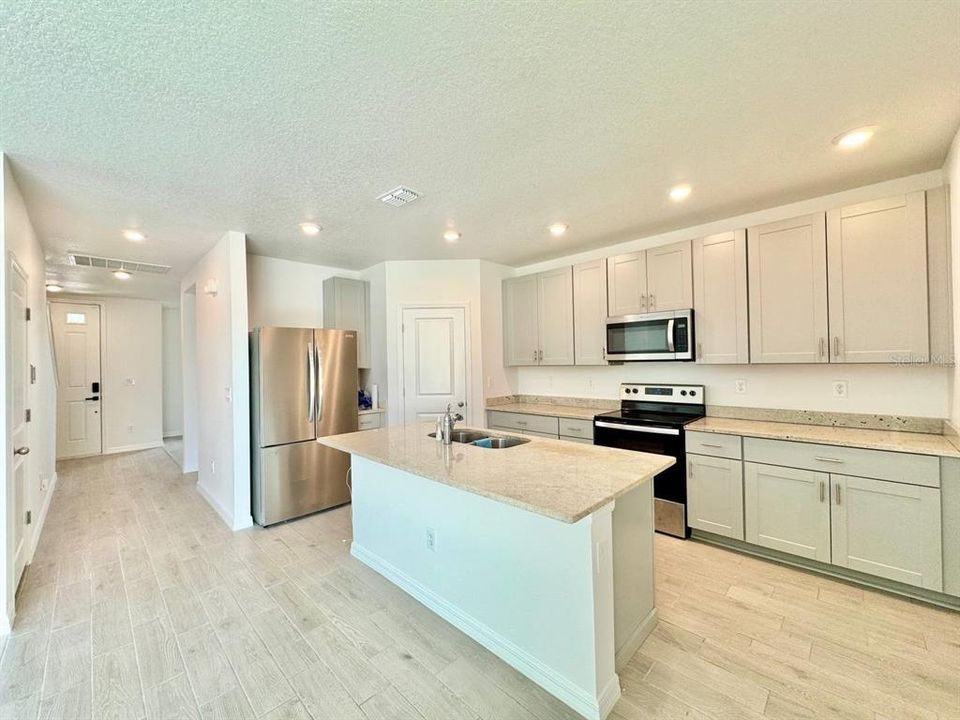 For Rent: $2,500 (4 beds, 2 baths, 2340 Square Feet)