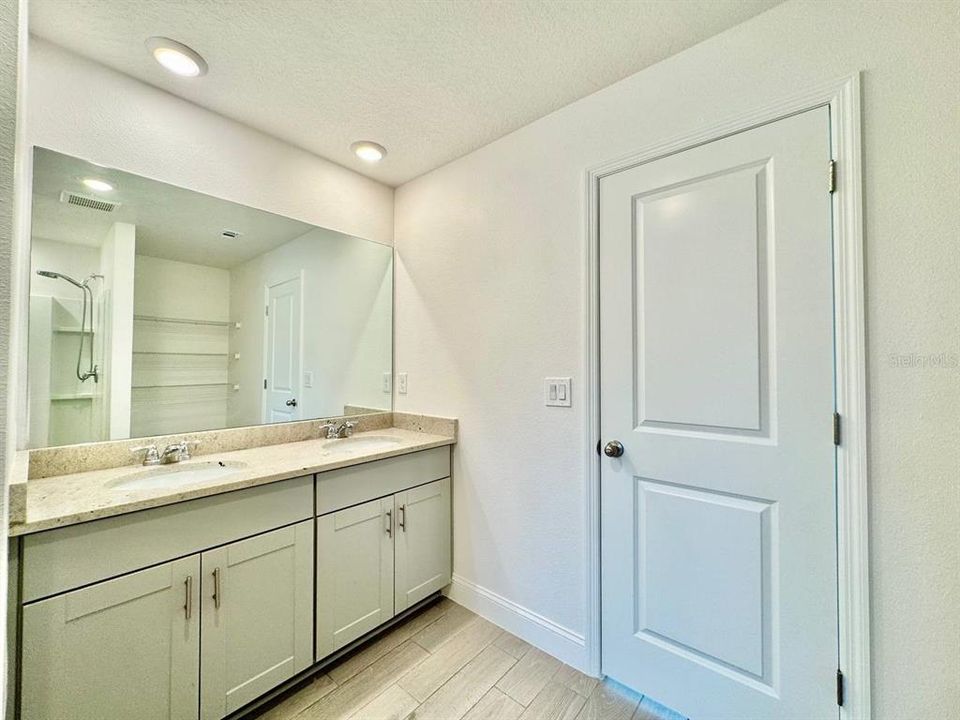 For Rent: $2,500 (4 beds, 2 baths, 2340 Square Feet)
