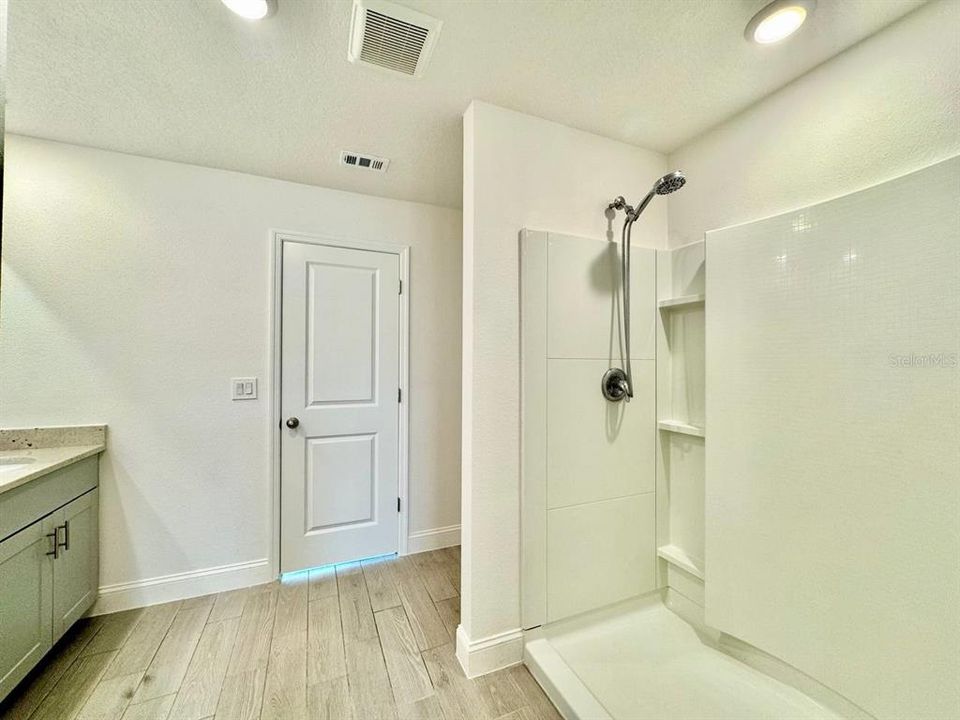 For Rent: $2,500 (4 beds, 2 baths, 2340 Square Feet)