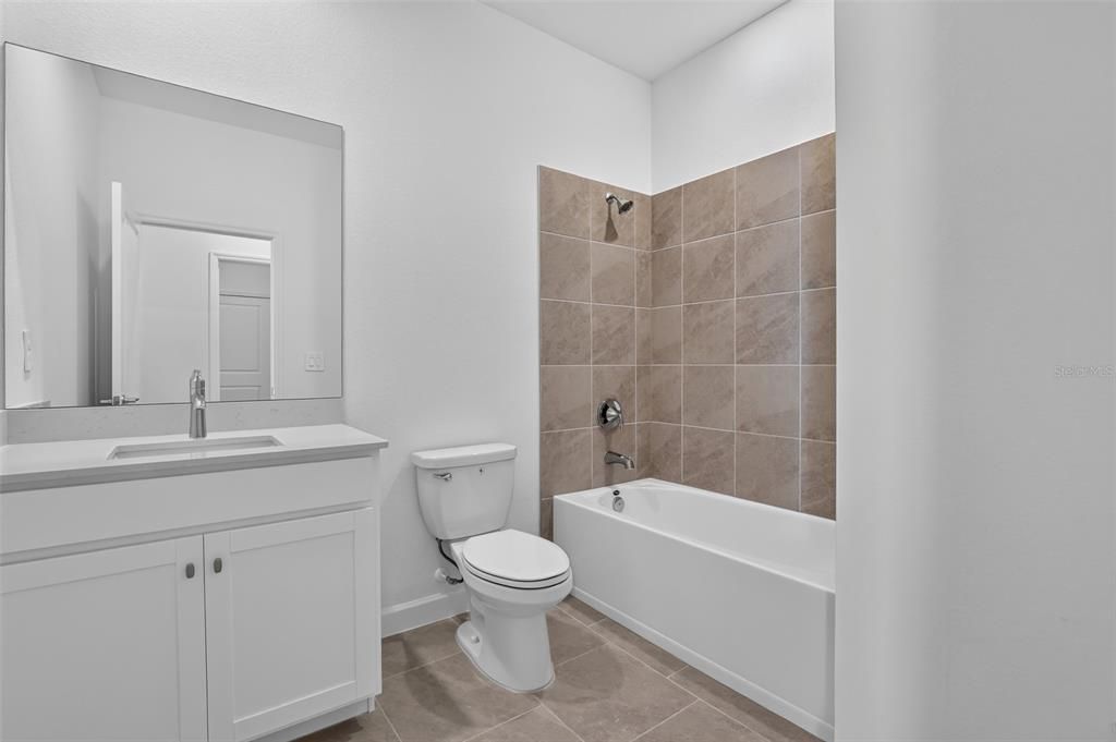 На продажу: $319,499 (4 спален, 3 ванн, 1884 Квадратных фут)