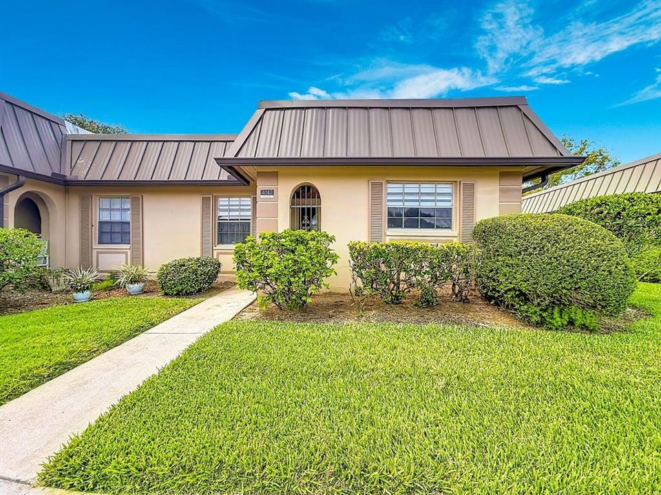 For Sale: $129,000 (2 beds, 2 baths, 1050 Square Feet)