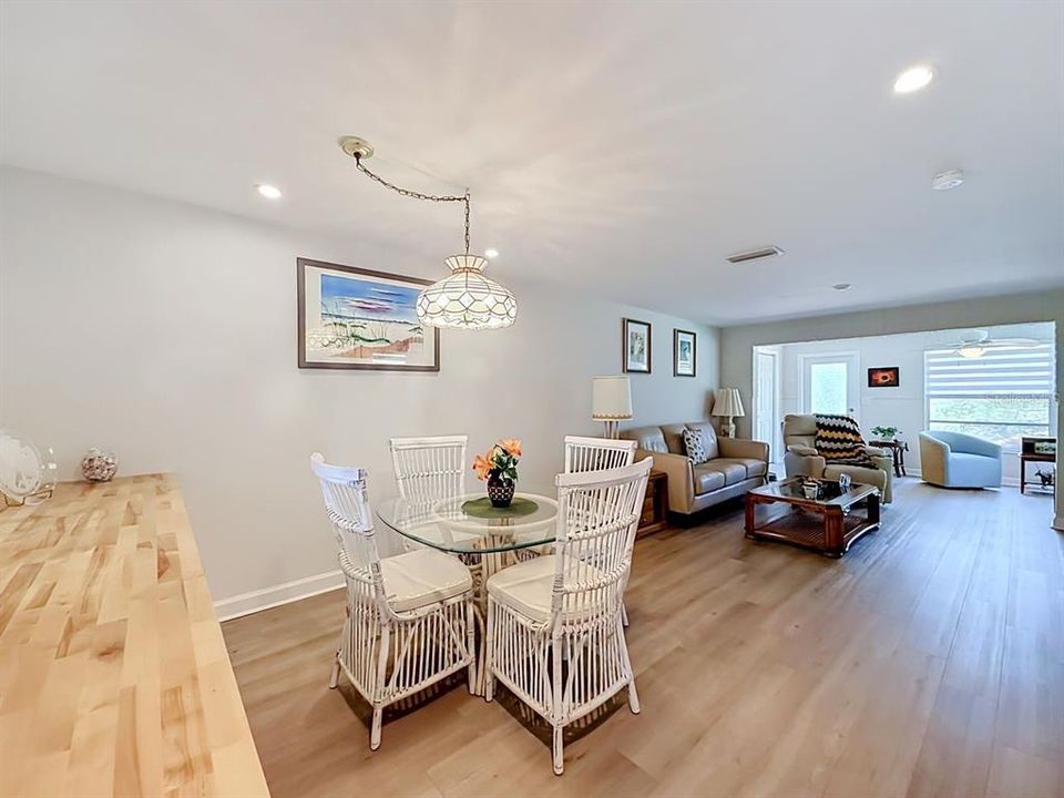 For Sale: $129,000 (2 beds, 2 baths, 1050 Square Feet)