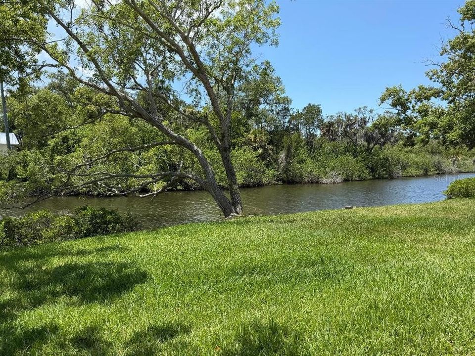 For Sale: $129,000 (2 beds, 2 baths, 1050 Square Feet)