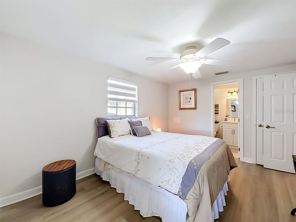 For Sale: $129,000 (2 beds, 2 baths, 1050 Square Feet)