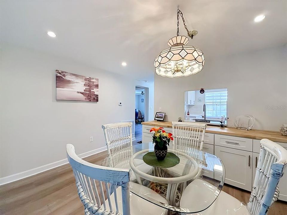 For Sale: $129,000 (2 beds, 2 baths, 1050 Square Feet)