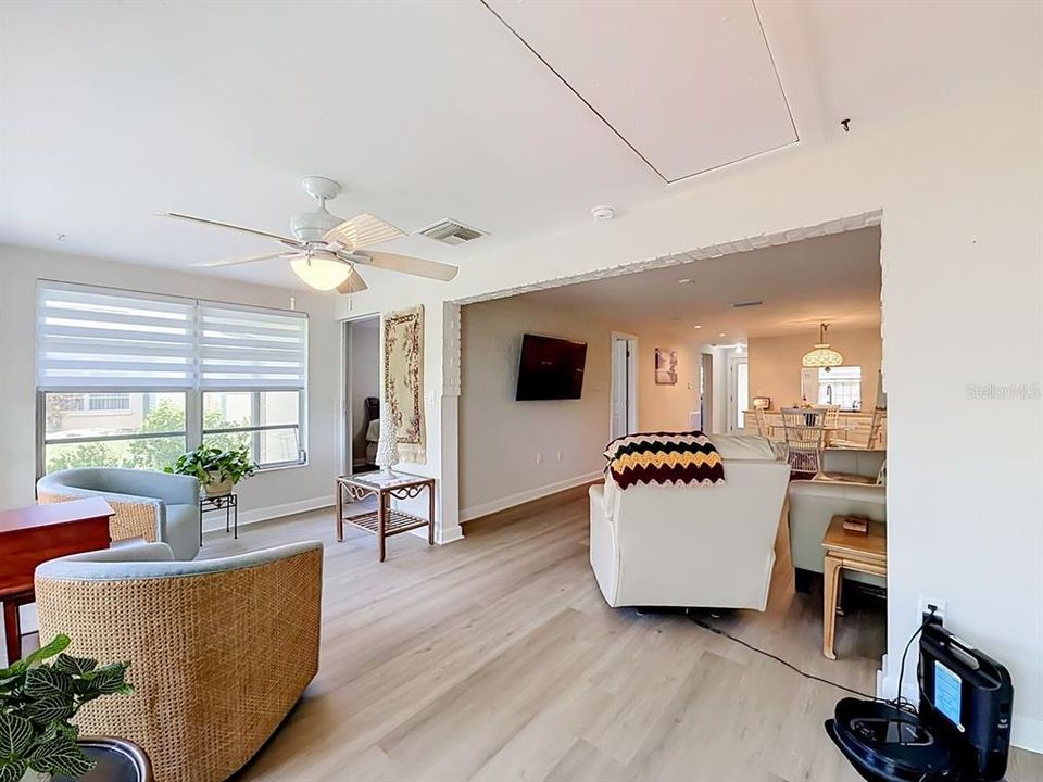For Sale: $129,000 (2 beds, 2 baths, 1050 Square Feet)