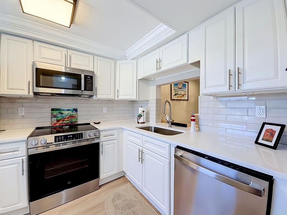 For Sale: $129,000 (2 beds, 2 baths, 1050 Square Feet)