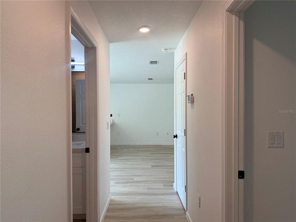 For Rent: $1,600 (3 beds, 2 baths, 1057 Square Feet)