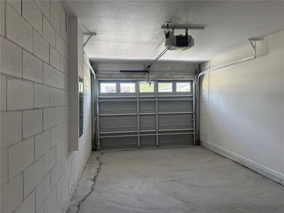 For Rent: $1,600 (3 beds, 2 baths, 1057 Square Feet)