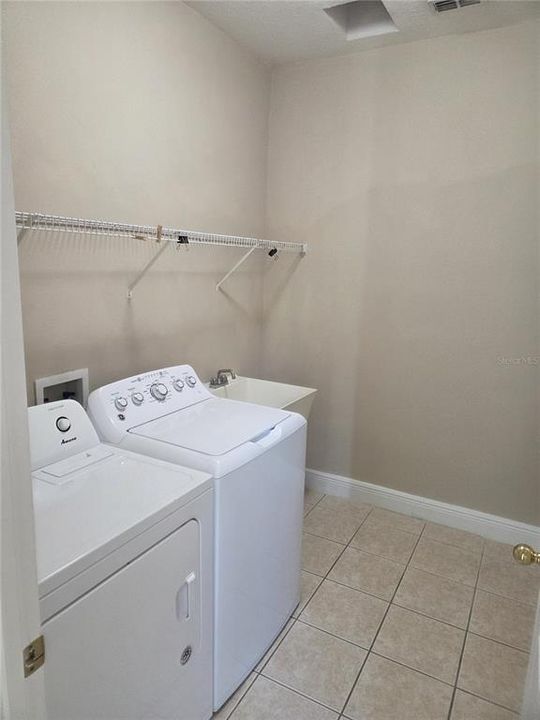 В аренду: $3,050 (5 спален, 4 ванн, 3735 Квадратных фут)