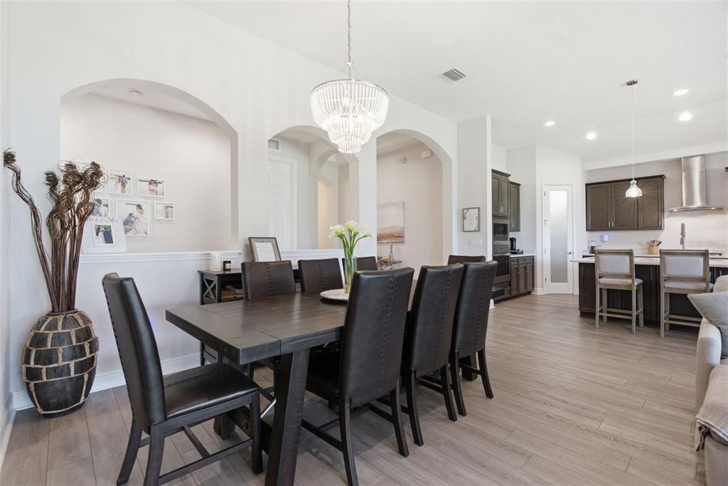 En Venta: $589,500 (4 camas, 3 baños, 2607 Pies cuadrados)