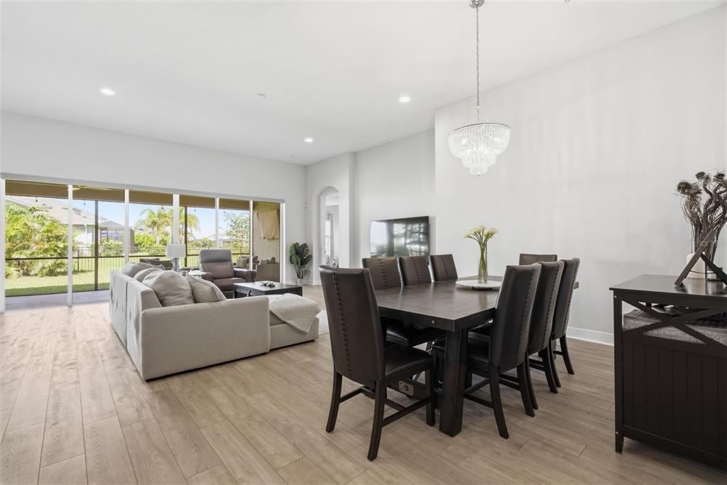 En Venta: $589,500 (4 camas, 3 baños, 2607 Pies cuadrados)