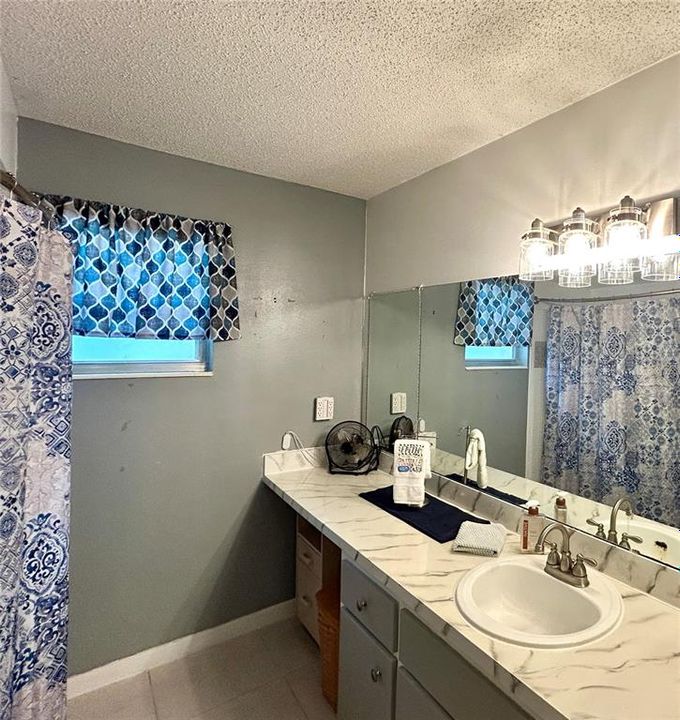 For Sale: $159,900 (2 beds, 2 baths, 1484 Square Feet)