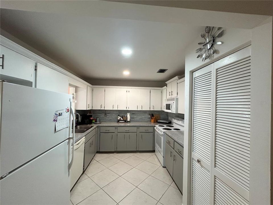 For Sale: $159,900 (2 beds, 2 baths, 1484 Square Feet)