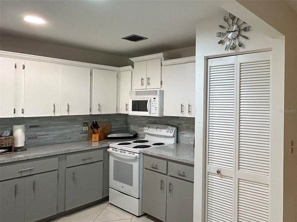 For Sale: $159,900 (2 beds, 2 baths, 1484 Square Feet)