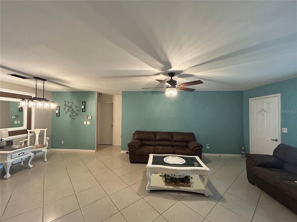 For Sale: $159,900 (2 beds, 2 baths, 1484 Square Feet)