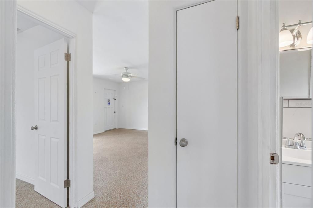 На продажу: $169,900 (2 спален, 2 ванн, 1020 Квадратных фут)