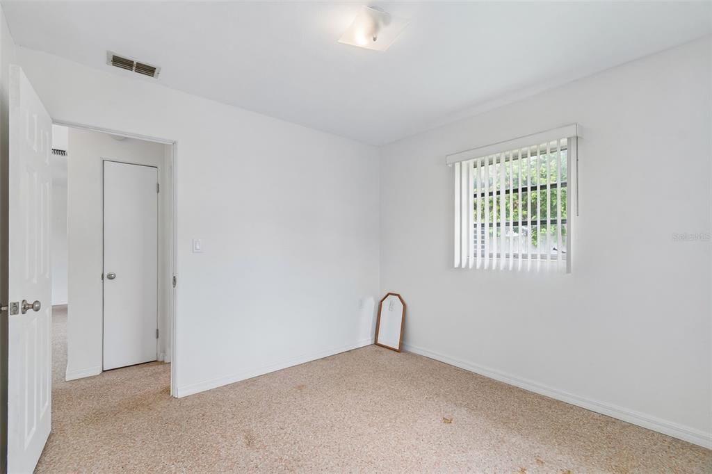 На продажу: $169,900 (2 спален, 2 ванн, 1020 Квадратных фут)